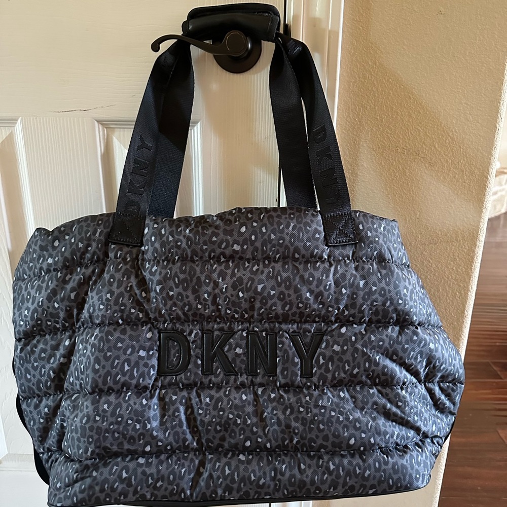 DKNY PUFFER TRAVEL BAG NEW
